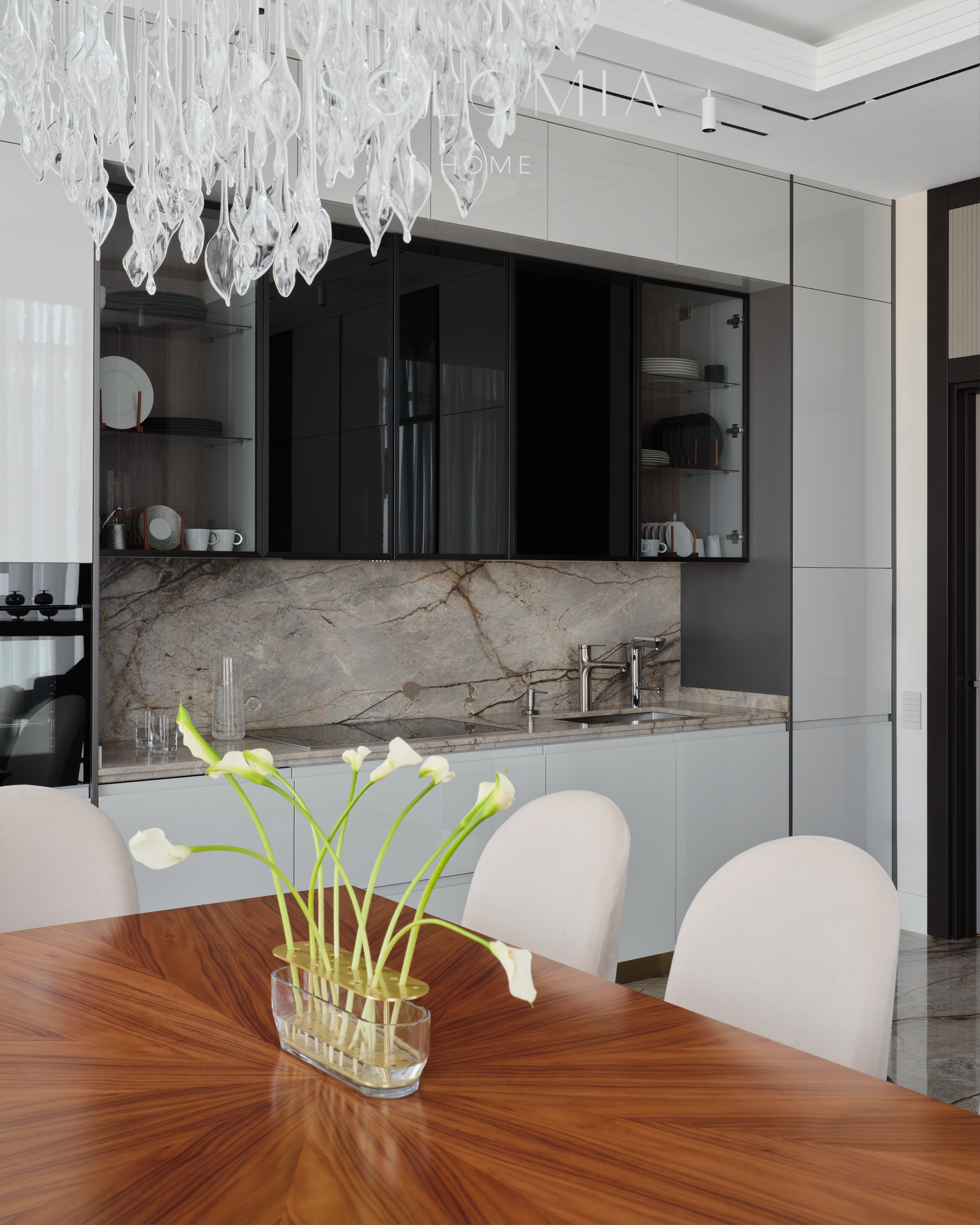 Kitchen with marble backsplash and dining table, Apartment in Botanical Residence — luxury interior design Astana