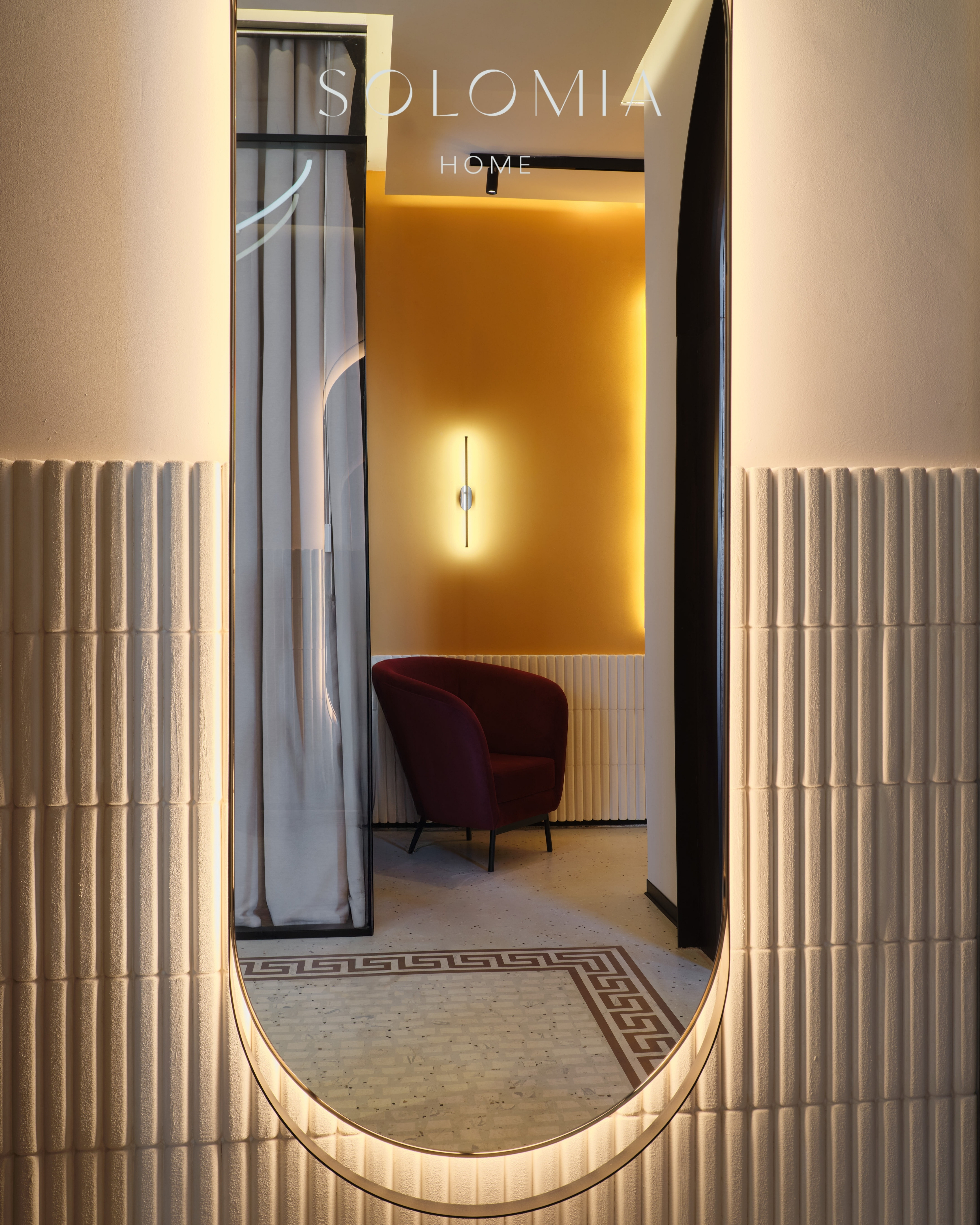 Arched mirror with velvet armchair, Restaurant Dio Grand Cafe — restaurant interior design Astana