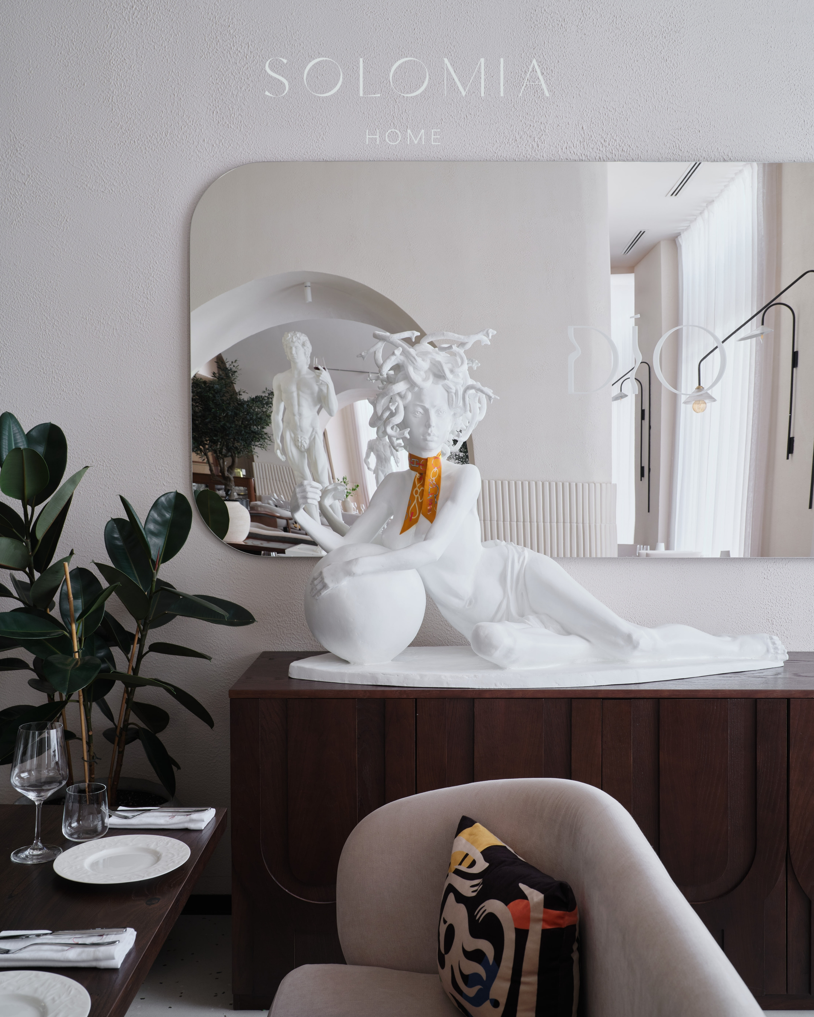 Private room with white sculpture, Restaurant Dio Grand Cafe — restaurant interior design Astana